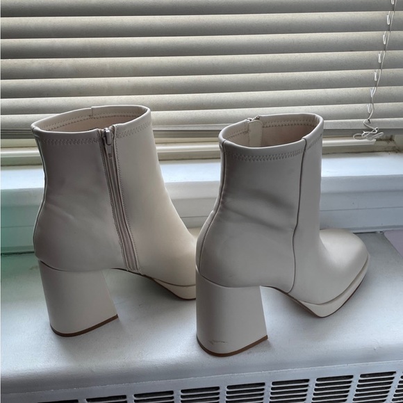 White Steve Madden Kaleb Boots - Picture 3 of 4